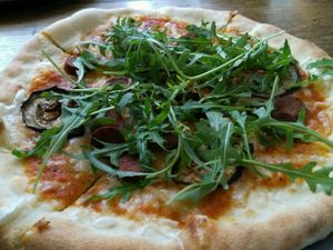 Pizza merguez roquette aubergines mozza vegan at Happiz - Sablons in Paris