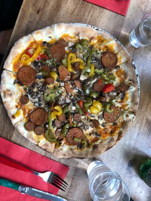 2 vegan meet options with vegan cheese, the crust was also amazing! at Happiz - Sablons in Paris