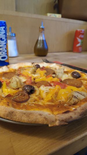 vegan pizza with chorizo at Happiz - Sablons in Paris