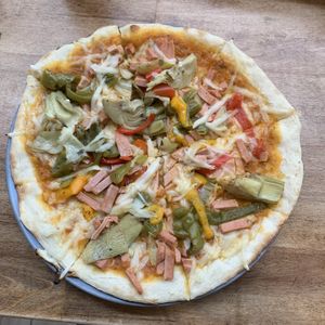 Medium size with tomato sauce, vegan mozzarella, vegan ham, artichokes, and grilled peppers for 10€  at Happiz - Sablons in Paris