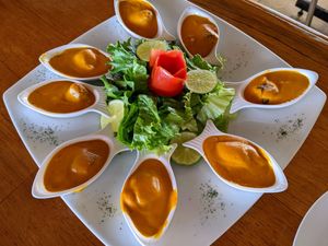 Nuggets with vegan huancaína saice at Restaurant Paracas in Paracas