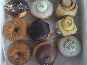 Pedido a domicilio. Caja de 9 donuts at Delish Vegan Doughnuts in Madrid