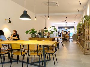 Hermoso local at Delish Vegan Doughnuts in Madrid