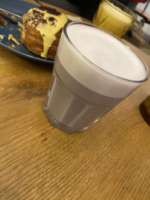 Latte de lavanda   at Delish Vegan Doughnuts in Madrid