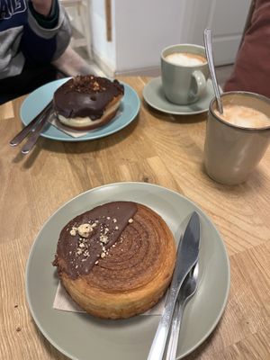 Croissant de avellana y chocolate, y otro donut con chocolate  at Delish Vegan Doughnuts in Madrid