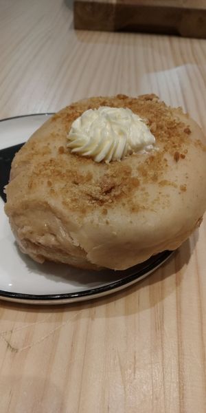 Pumpkin spice at Delish Vegan Doughnuts in Madrid