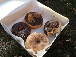 Snickers, gingerbread, chocolate hazelnut and cookies&cream at Delish Vegan Doughnuts in Madrid