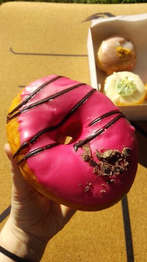 Donut de naranja sanguina, frambuesa y chocolate at Delish Vegan Doughnuts in Madrid