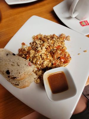 vegan scrambled eggs with bread and marmelade at Naturalia Cafe in Medellin