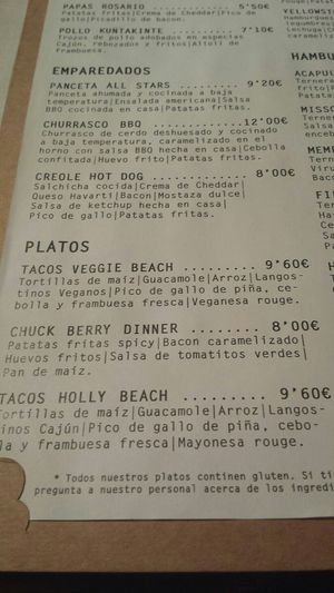 Taco veggie: corn tortilla, guacamole, rice, vegan shrimps and pineapple, onion and cramberries mixed with rouge vegan mayo at Musli in Torrelavega