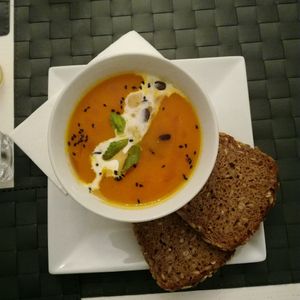 Karotten-Kürbis-Ingwer Suppe at T's Restaurant in Cologne