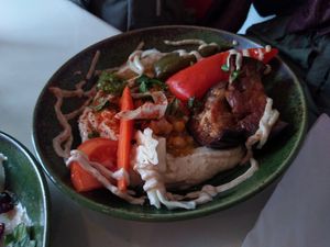 Special plate with roasted peppers at Akko Hummus Bar in Leipzig