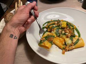 Paccheri with yellow tomatoes, hull cream and almonds, onion sand at Il Papeoto in La Spezia