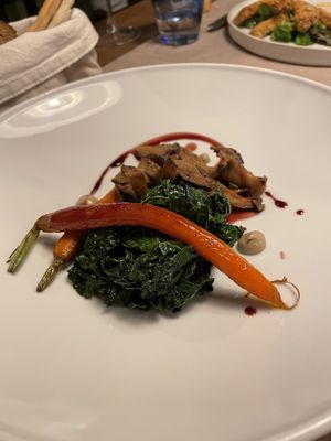 Sliced ​​Cardoncello mushroom with glazed carrot, black cabbage and port reduction with orange at Il Papeoto in La Spezia