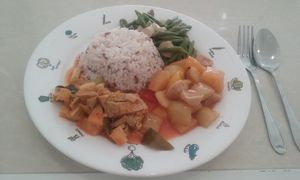 Rice with 3 choices from hot foods - 45 baht
1 choice - 35 baht
2 choices - 40 baht
etc. at Happy Time in Chiang Mai