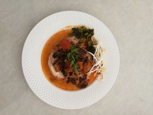 Kanom Jean nam ngiaw at Happy Time in Chiang Mai