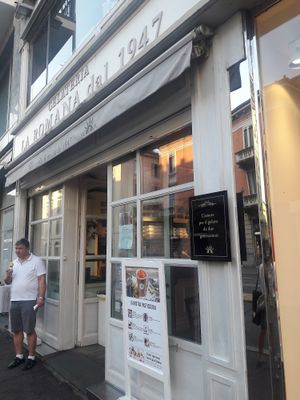 Tur outside at Gelateria La Romana in Bergamo
