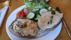 Hummus roll at Bolhoed in Amsterdam