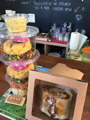 Envases de almidón de maíz (biodegradables) / Envasos de midó de blat de moro (biodegradables) at El Brot in Alp