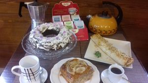 Pasteles y meriendas / Pastissos i berenars at El Brot in Alp