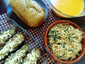 Cada día aprendemos nuevas recetas, para poder ofreceros platos que nos despierten los sentidos y nos hagan entender que comer vegano y comer sabroso es posible. at El Brot in Alp