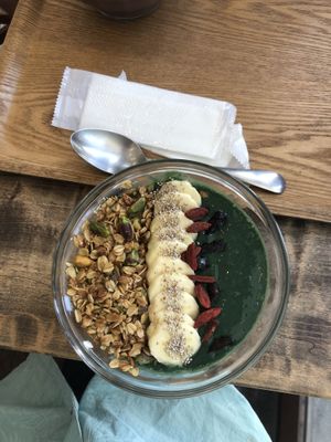Spirulina Smoothie Bowl at Medel Deli  in Tokyo