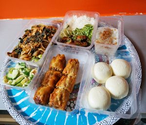 Delivery: Rouleaux impériaux + Canard laqué + Vermicelles au Boeuf + Riz au taro + Brioches Lotus at Bodhi Vegan in Paris