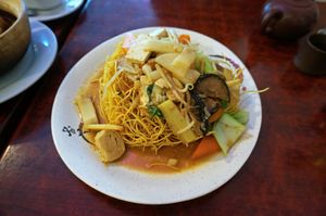 Nouilles croustillantes at Bodhi Vegan in Paris