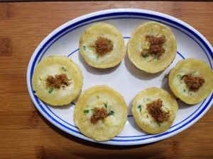 Mini pancakes vietnamienne (banh khot ) at Bodhi Vegan in Paris