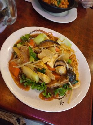 Nouilles frites aux légumes at Bodhi Vegan in Paris