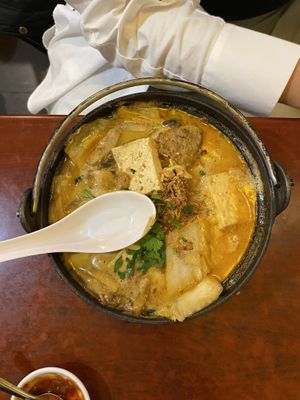 Clay Pot Noodles with Saté Sauce (Marmite de nouilles à la sauce sate)  at Bodhi Vegan in Paris
