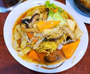 Nouilles croustillantes at Bodhi Vegan in Paris