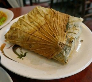 Riz gluant au poulet dans une feuille de lotus (84) at Bodhi Vegan in Paris