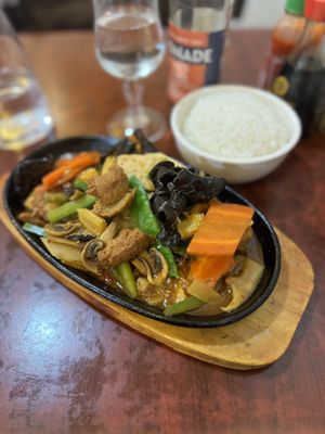 Tofu/“chicken” pan with a bowl of rice   at Bodhi Vegan in Paris