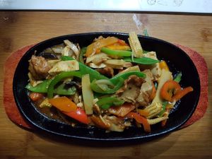 Poulet vegan a la plaque chauffante  at Bodhi Vegan in Paris