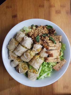 Bo bun aux nems vegan at Bodhi Vegan in Paris