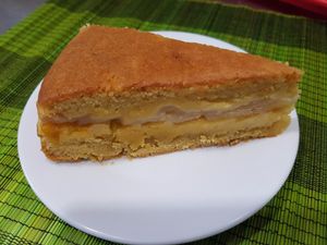 Gâteau poire abricot  at Bodhi Vegan in Paris