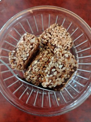 Dessert: nougat chinois (torrone con mandorle e semi di sesamo) at Bodhi Vegan in Paris