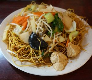 Nouilles croustillants at Bodhi Vegan in Paris