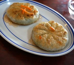 Rice cakes stuffed with chives at Bodhi Vegan in Paris