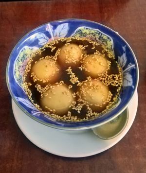 Rice balls stuffed with sesame paste at Bodhi Vegan in Paris