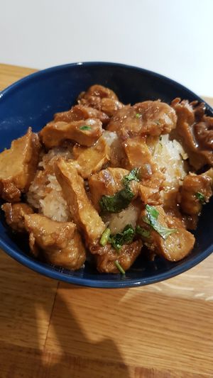 Marmite au "poulet" caramélisé (no 43) at Bodhi Vegan in Paris