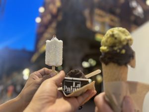 Sugar free vegan popsicle, vegan chocolate scoop, vegan chocolate & vegan mint chocolate cone   at Gelateria Palau in Barcelona