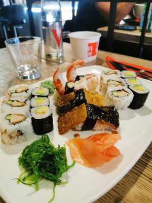 Nigiri scampis vegan sauce wasabi
& Nigiri unagi vegan sauce teriyaki
& Maki avocat et noix de cajoux
& California roll poulet vegan concombre at Origami in Esch-sur-alzette