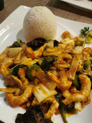 Wok crevette végan au basilic thaï at Origami in Esch-sur-alzette