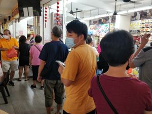 Very popular. Long queue at Ci Xiu Villa 慈修轩 in West Singapore
