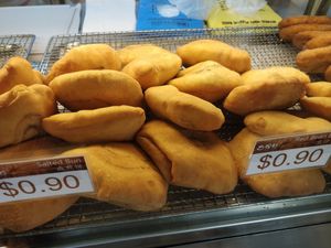 Salted bin and red bean bun at Ci Xiu Villa 慈修轩 in West Singapore