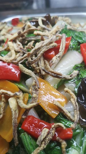 Open daily Monday to Friday 05.30 am-1.30 pm at Ren He Vegetarian Stall in North Singapore