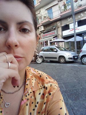 Sitting next to the street 😅😅😅 at ViP Burger in Ercolano