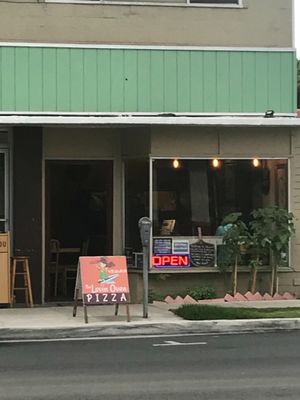 Indoor Seating at The Lovin Oven at Ailovenalo in Honolulu